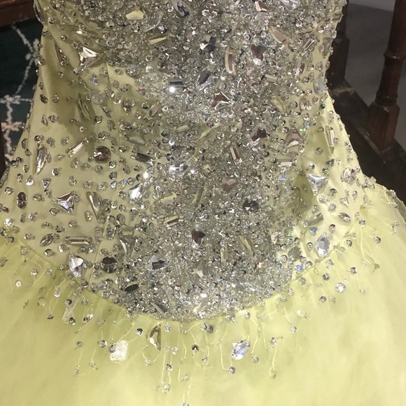 Pale yellow Prom/Formal princess dress - Picture 3 of 11